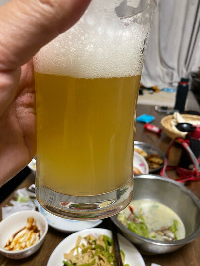 瓦伦丁啤酒:"浓浓的橘皮和芫荽籽的味道,口感醇厚泡沫细腻,非常非常好