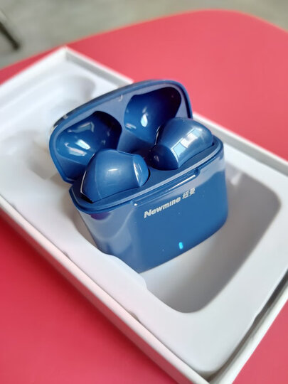 纽曼tws-x5:"续航能力:续航神器,我买回来充满电,昨天用了一下午4个