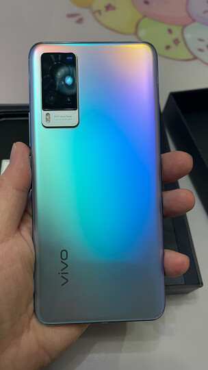 vivox60:"手机包装很到位,物流贼快上午下单晚上就到了,送给妈妈的