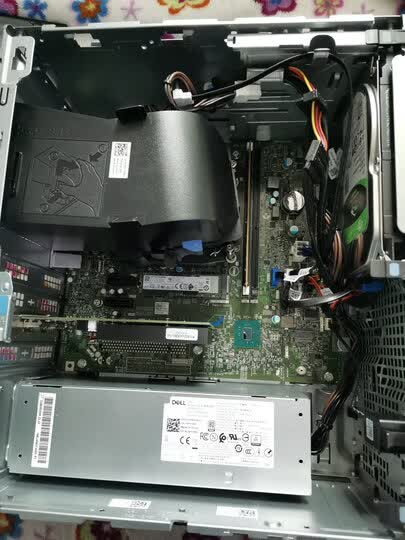 戴尔(dell)3090mt/3080mt:"机箱外观:整体比较好看,重量设计得比较轻