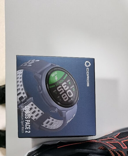 高驰(coros):"确实很轻 极简风格 很喜欢 表盘不大 不碍事儿 戴上基本