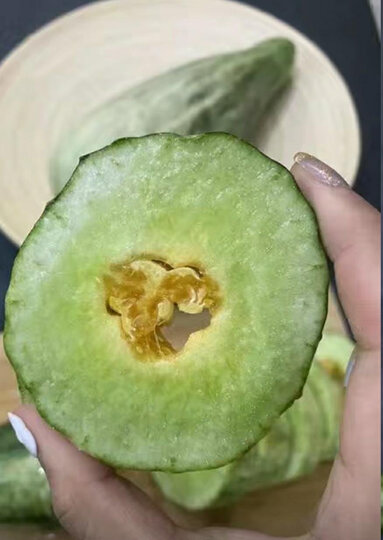 百觅瓜:"羊角蜜个头儿挺大的,新鲜没有坏果,口感脆甜多汁,香甜可口