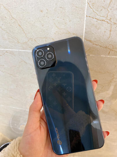 天语(k-touch)t12promax:"首先,机身外观采用了当下最流行的玻璃渐变