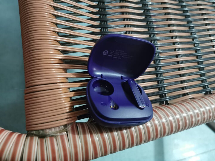 网易云音乐me05tws:"很小巧,很漂亮的耳机,紫色的很喜欢,迷你的个头拿