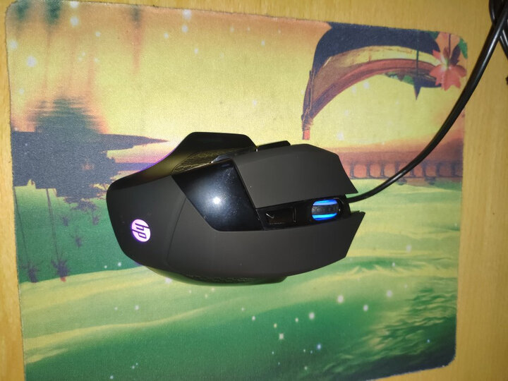 惠普(hp)g200:"这款鼠标还可以静音,效果挺好的,流光灯也很好看.