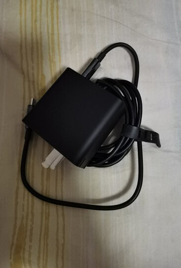 联想联想服务45w pd充电器:"挺不错的,小巧方便家里备一根电源线,挺