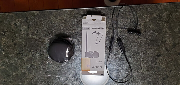 索尼(sony)wi-c200:"客服热情专业,快递及时准确.