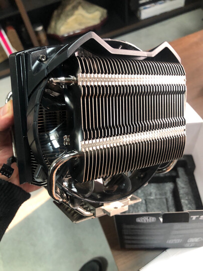 酷冷至尊v8gts多平台cpu散热器:"散热效果:10070的cpu,目下运行良好!