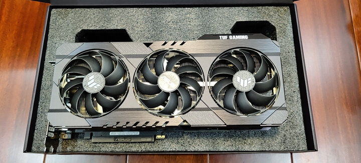 华硕tuf-rtx3070-o8g-gaming:"非常棒的显卡,这代的tuf做工用料太扎实