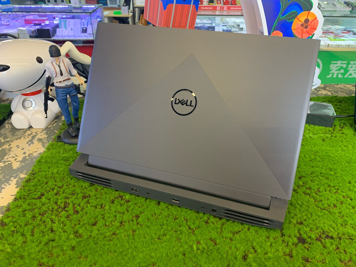 戴尔g15:"包装保护:很严实,非常好外形外观:外观很酷炫,样子很好看