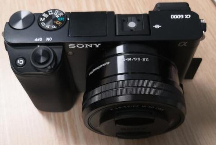 索尼ilce-6000l:"索尼(sony)alpha 6000l aps-c微单数码相机标准套装