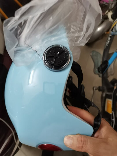 gilleb100:"很好,头盔不错,看上的图便知,真的一分钱一分货,跟二三十