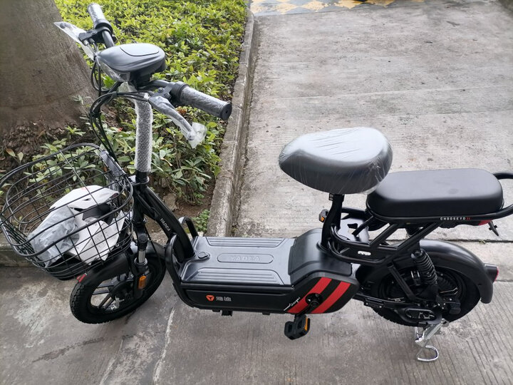 雅迪(yadea)tdt1259z:"电池续航:今天骑着上班,还没用到百分75,挺耐用