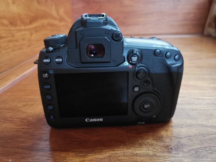 佳能eos 5d mark iv 机身:"个人第一部单反相机,有点头大不知道从何