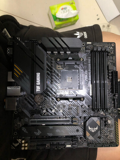华硕tuf gaming b450m-pro s:"虽然包装有点破损,但质量不错.