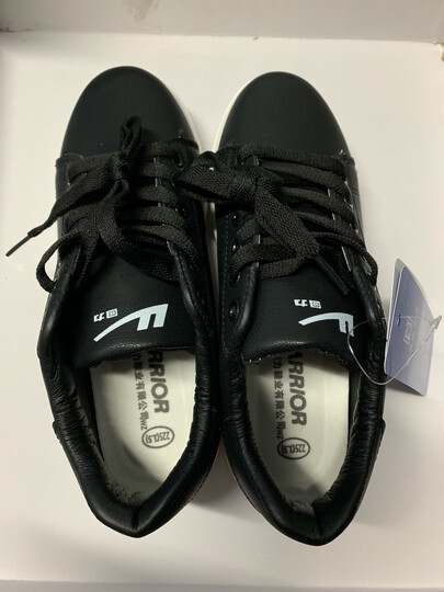 回力(warrior):"听过回力这个牌子好多年,知道是个有名的牌子,但没买