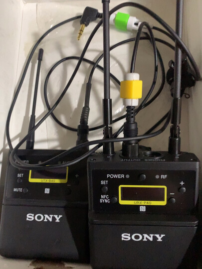 索尼uwp-d21:"音色完美,收音效果完美,比之前的型号更小巧.