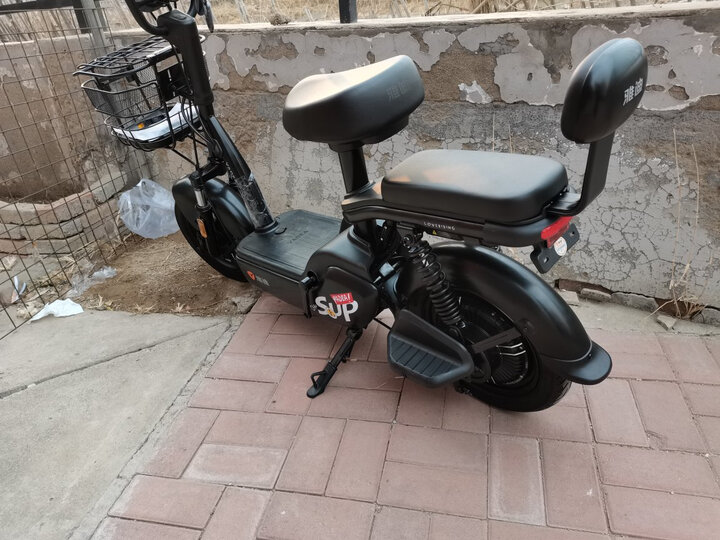 雅迪(yadea)tdt1259z:"电动车挺好的,用自己组装的地方也很少,骑起来