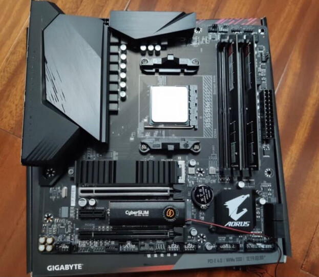 技嘉b550m aorus pro:"老品牌的主板了,质量还是一样的好,让人放心信