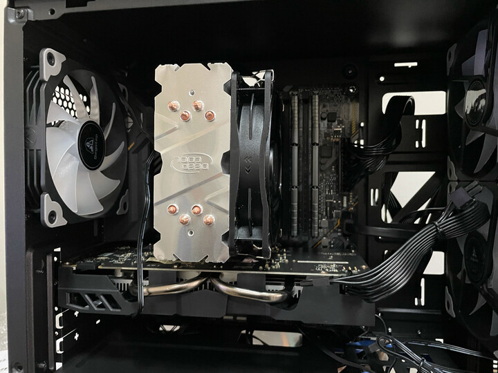 九州风神玄冰400s:"散热效果:很好,风力很大,够用了压i5-10400f 风量