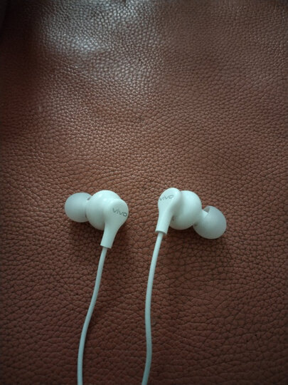 vivovivo 缤纷耳机:"婆婆帮忙拿的快递,我还没到家就被闺女打开了,说