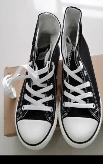 鞋子版型很好看.质量.