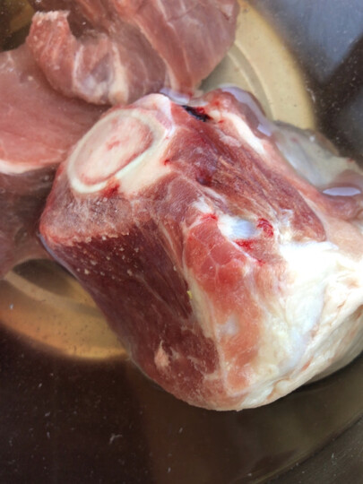 双汇带肉猪筒子骨:"看起来很新鲜,肉和骨髓都很多,真的不错,还比超市