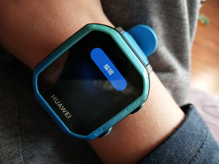 华为(huawei)华为儿童电话手表3s:"外观漂亮,手表亮屏时长找不到地方