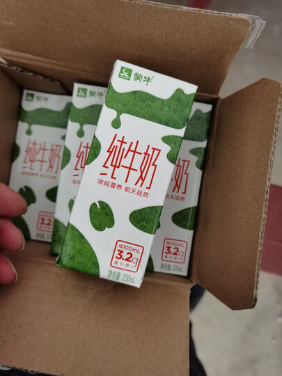 蒙牛白奶:"脂肪含量:脂肪含量正好哦.