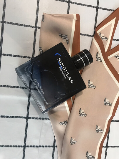 质感不错的香水 味道好闻 男士用更合适一些 瓶子好看 精致 大气上