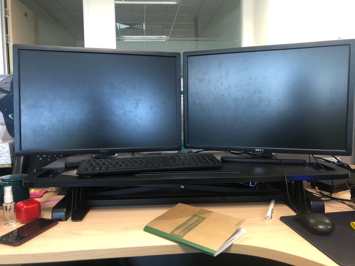 挺满意的,两个显示器.