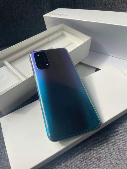 oppoa93:"手机不错不错,颜色超级漂亮,跟图片上的一样,一点色差都没有