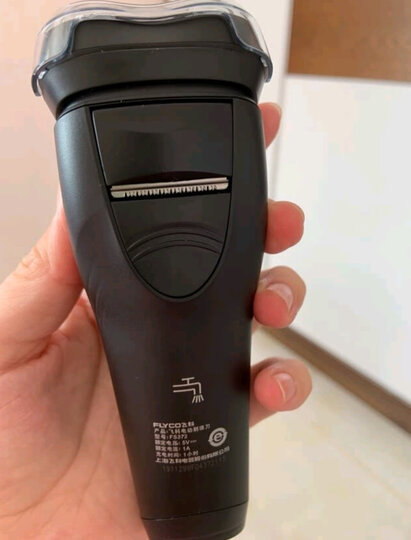 飞科fs318:"飞科剃须刀大品牌,质感很好,立体浮动刀头,非常灵敏,更