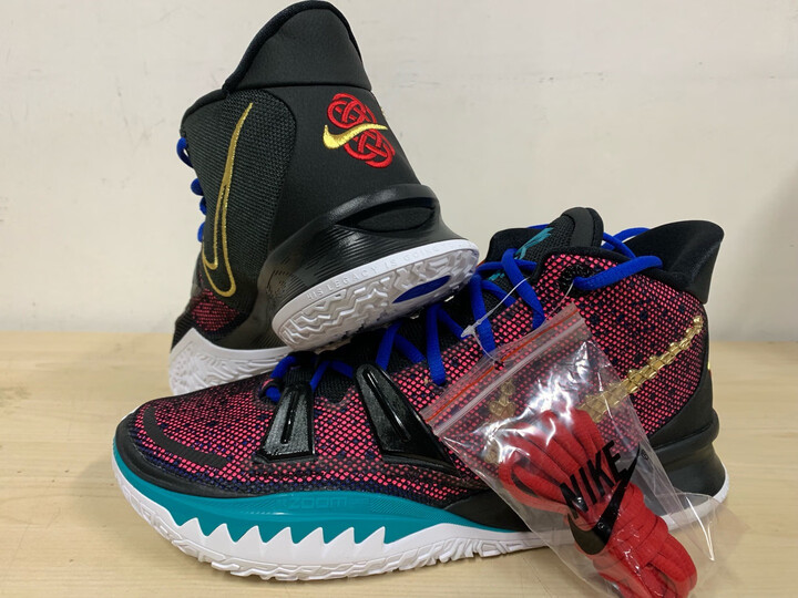 耐克(nike):"欧文的正代签名鞋,从来没让人失望过,之前买的欧文6,脚感