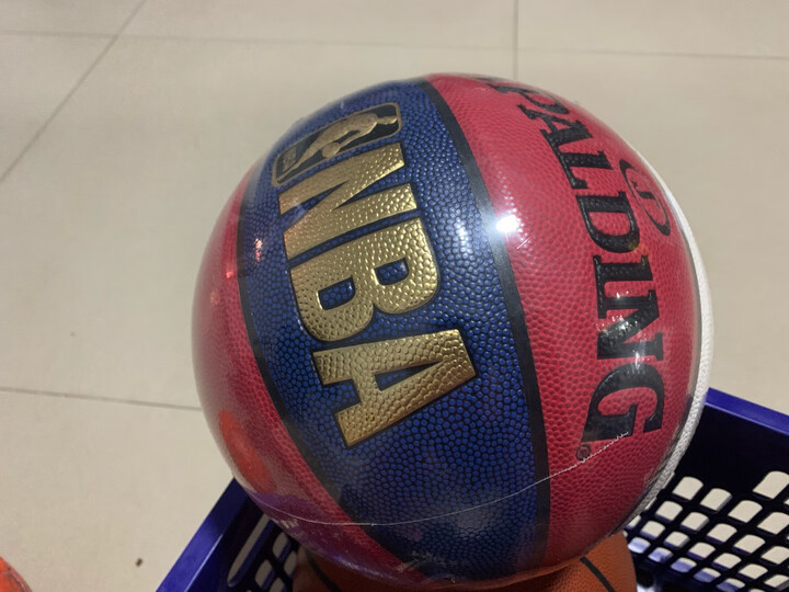 斯伯丁74-655y:"每一个球颜色都经典,喜欢!球控!