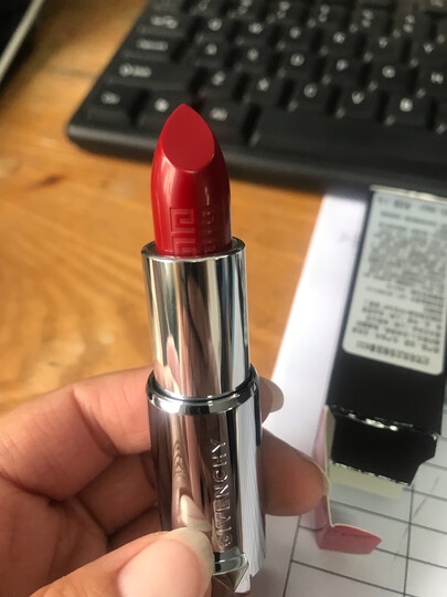 纪梵希小羊皮:"颜色正,抹上感觉润润的,味道也很好闻" - 京东