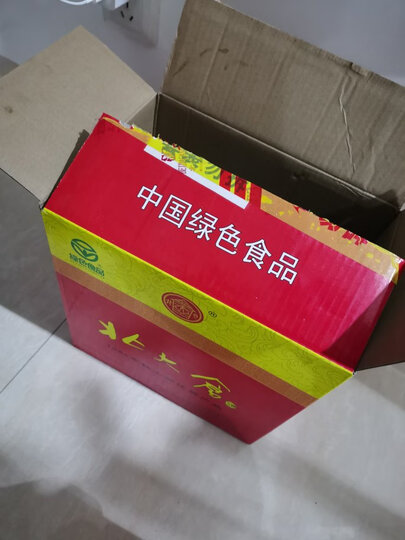 北大仓(beidacang):"赖茅金樽从外包装看远逊于其他白酒,瓶身也显得很