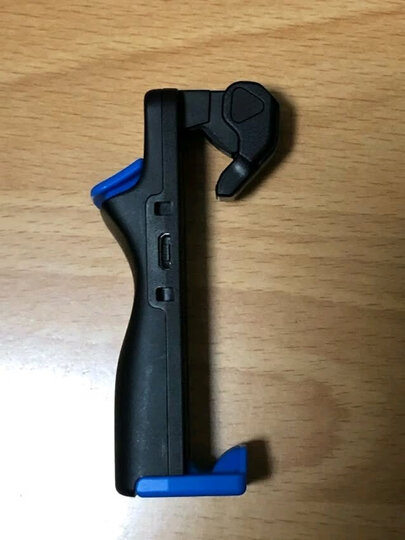 飞智影刺主键右手版:"第一时间出来就入手了,之前的蜂刺一代拯救了