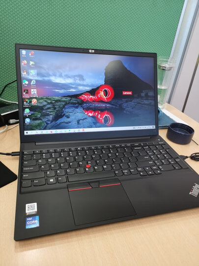 thinkpadthinkpad e15:"电脑外观很好看,开机很快,不到10秒,平时办公