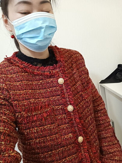 熙俏雅(xiqiaoya)短外套:"衣服收到了,颜色很正,做工很好,漂亮,跟实体