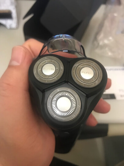 飞科fs318:"包装非常完美,物流速度很快,晚上11点下单,第二天就收到货