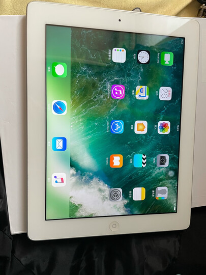 appleipad air:"非常喜欢这个苹果平板电脑 感谢商家百忙中发货 谢谢"