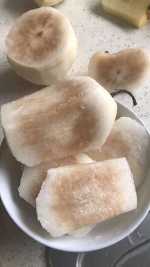 好在客服态度不错,不明白梨怎么种成这样的.