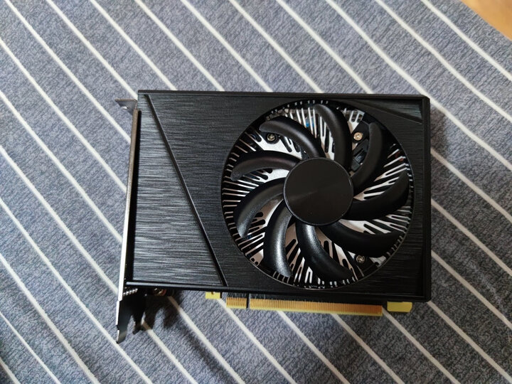 联想联想(lenovo)刃7000k:"颜值可以,内部做工不错,升级了金士顿骇客