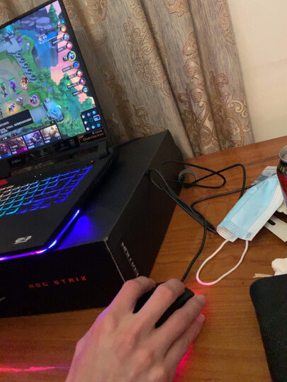 达尔优em908游戏鼠标:"响应速度:很好外观颜值:很漂亮的彩虹灯和我的