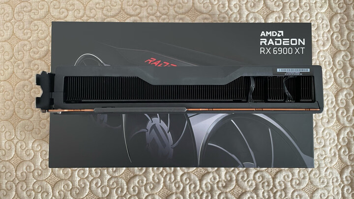 amd6700xt:"顶级a卡,做工精致,超有份量!开心!" - 京东