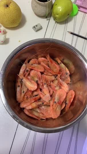 京东生鲜皇家格陵兰北极甜虾1kg:"虾都是籽,腹部的籽,味道偏咸了,口感