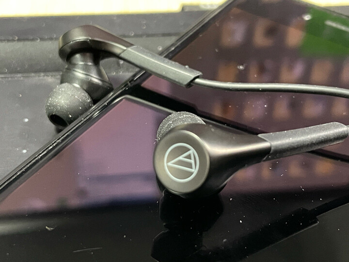 铁三角ath-cks550is:"收到货后立刻体验了下,款耳机音质在这个价位是