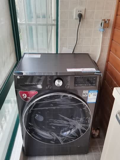 lgfcv90g2t/fg90bv2:"选择这款洗衣机刚好放下,接电接进水口和排水口