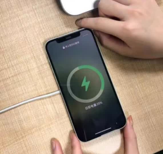 酷乐锋无线充:"使用感受:充电效率挺高的,苹果12从百分之30左右的电量